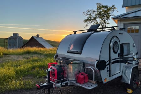 T@g Luxury Teardrop—Gas Saver! A/C & Heater, Outdoor Kitchen & King Bed!