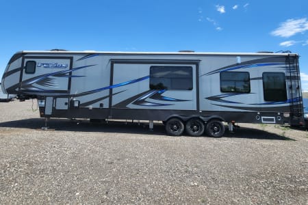 2017 Keystone RV Fuzion Toy Hauler