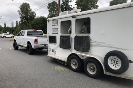 2005 Logan Two horse bumper pull trailer w/living quarters