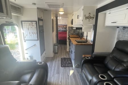 Reno NV Ford Fourwinds 31' - Fully Remodeled