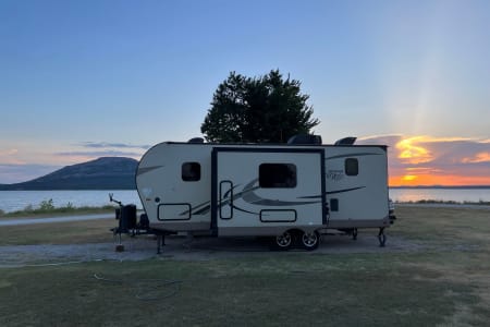 Cozy Family Camper with goodies!