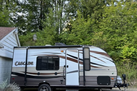 2016 Super Light/Easy Tow with SUV 21? camper with pillow top mattress!