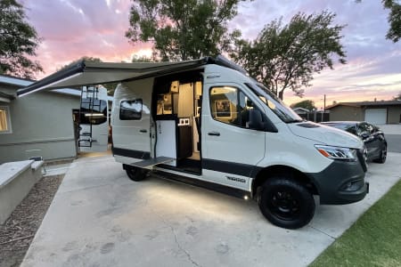 2022 Winnebago Revel 44E 4X4