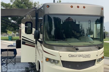 Peachtree City GA UNLIMITED MILES & GENERATOR...EASY to MANEUVER-Georgetown Motorhome !