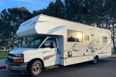 Perfect RV with 125 miles free per day for 8 with standard license
