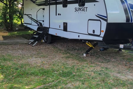 Welcome to your getaway. Sunset Trail 299QB