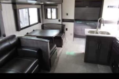 Cozy getaway on wheels- 2019 Crossroads 28 Ft RV Sunset Trail Super Lite