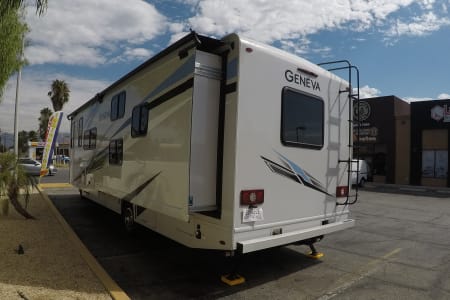 RV Rental riverside,California-(CA)