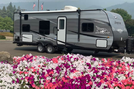 Make Your Next Memory! Family Friendly, Maximum Comfort 2021 Jayco