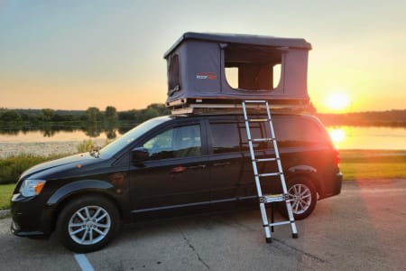 2016 Dodge Caravan Rooftop Tent