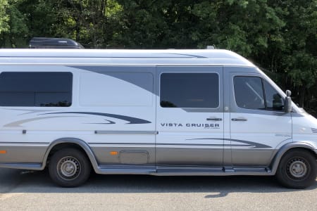 2006 Gulf Stream Vista Cruiser - Perfect Camper for 1-2 people