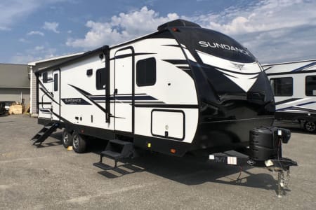 27ft Travel Trailer, Sleep great, Sleep 8