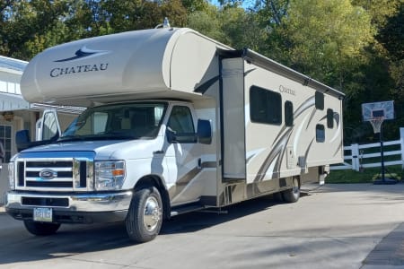 2019 Thor Chateau 32Ft Adventure Mobile!