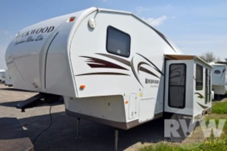 2011 Forest River Rockwood Signature Ultra Lite