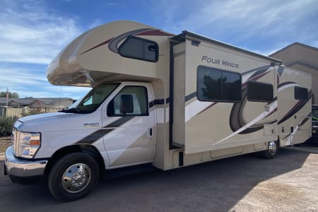 2021 Thor Four Winds- Sleeps 9, Fully Stocked