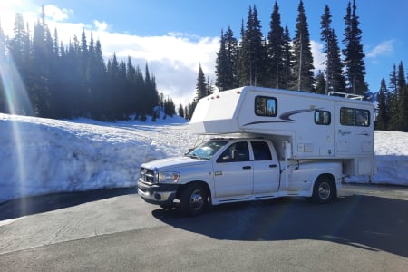 2007 Dodge RAM 3500 et 2006 Campeur Porté Bigfoot 30C10.11SL