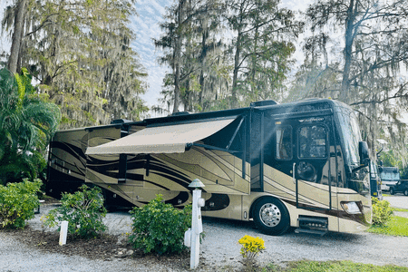 Spacious Big Rig with King Suite and PVT Bunkhouse setup to ENTERTAIN!