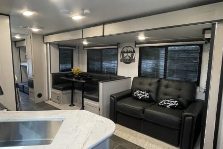 New Luxury Modern Rv 2022! We deliver it , pick it up and set up everything