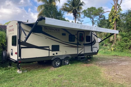 2017 Heartland  Sundance Ultra Lite 27’ Bunkhouse