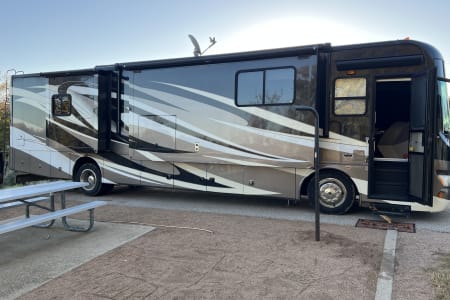 2013 Berkshire Motorhome with outdoor tv and bath and a half