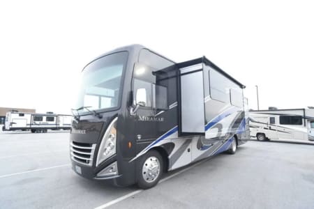 2021 Thor Motor Coach Miramar 35.2