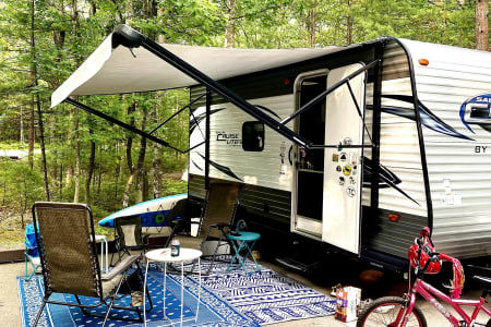 2016 Salem Cruise Lite (Delivery only. You must reserve a campsite)