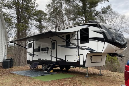 “Belle”  2022 Dutchmen 5th wheel *DOG friendly!