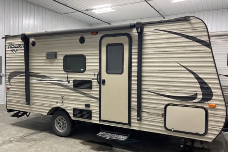 2017 Lightweight Camper Rental with Bunks!