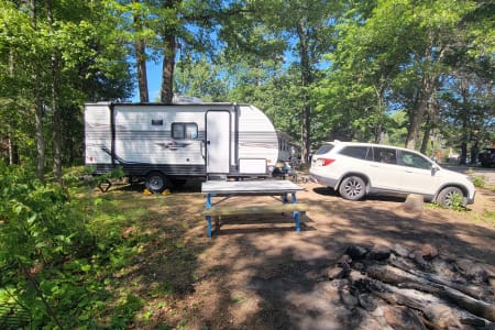 2021 Forest River Shasta bunk beds and outdoor shower