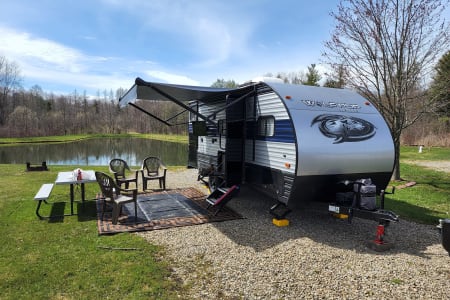 Sunni the small Couples Camper w/bunkbeds