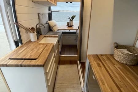 NEW Cozy & Modern Camper Van- Explore the Coast and Wine Country!