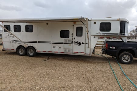 2004 3 Horse Living Quarters Trailer