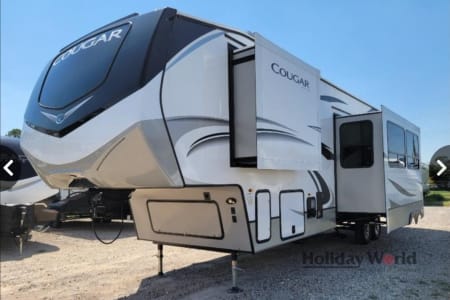 2 rooms/1,5 bath 2023 Keystone Cougar 5th wheel