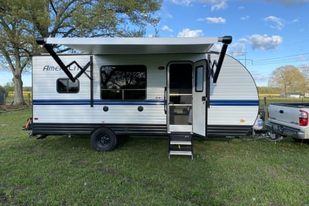 Easy towing Pet friendly Cozy camper with Coffee bar