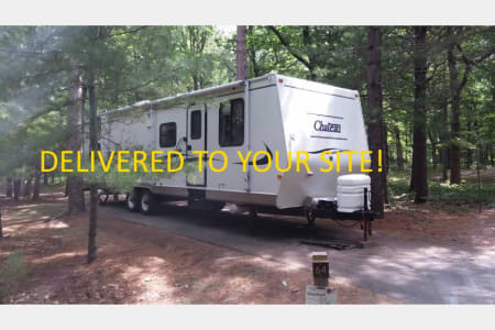 ROCKFORD MI 33-foot bunkhouse with slideout - very clean with amenities & tons of room!