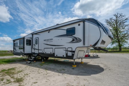 Triple W Rentals Grand Design Reflection 5th wheel