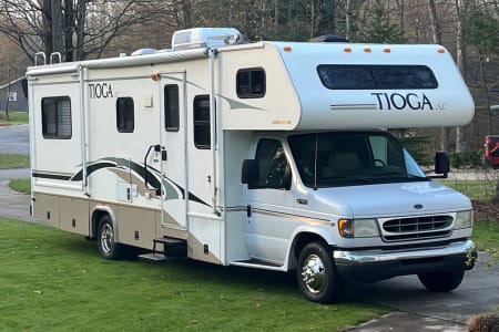 HAPPY GLAMPER- Tioga Fleetwood SL R28 Motorhome