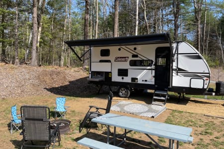 New 2022 Coleman Light, full double bunks, outdoor kitchen!