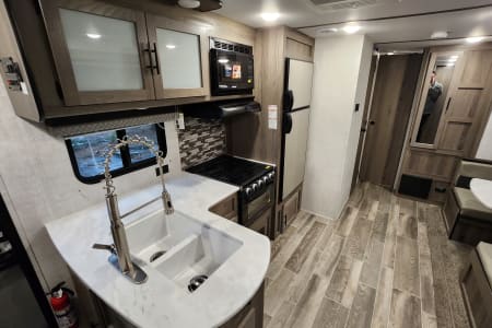 Brand New 2022 Gulf Stream Ameri-Lite Outdoor Kitchen (Delivered & Set Up)