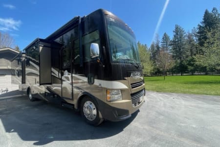 Luxury on 4 Wheels, 150 FREE MILES