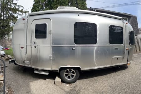 Minneapolis MN 2021 Airstream Caraval 22FB - Meet Bun Bun!