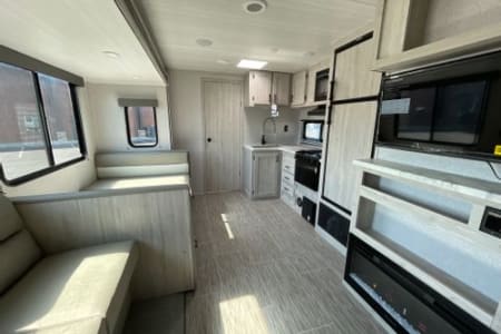 Family, Pet & Festival Friendly 2022 Travel Trailer - Silver Lake 31KBH