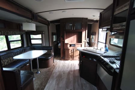 Great family RV - sleeps 6 adults