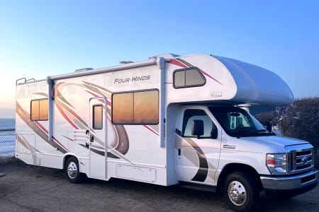 Location Thor Motor Coach Four Winds - Indie Campers