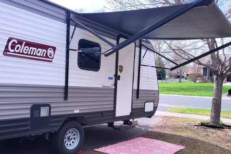 2022 21' Family Friendly Travel Trailer