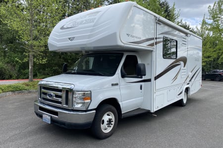 2013 Jamboree Searcher 25ft sleeps 6 easy to drive