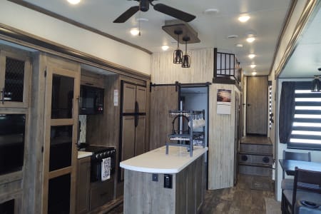 2021 Family Palace on Wheels with 2 bedrooms, bed loft, washer/dryer!