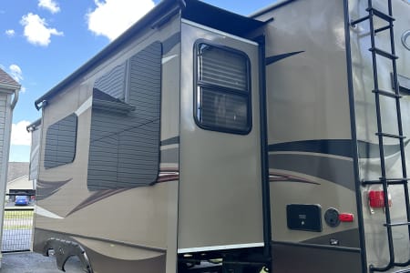 COMMERCIAL POINT OH 2015 Keystone RV Cougar X-Lite