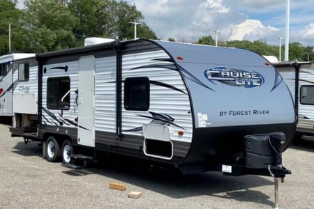 Adventure awaits! Cozy Forest River Salem Cruise Lite Camper Trailer