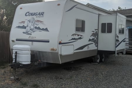 Budget Friendly 2005 Keystone RV Cougar